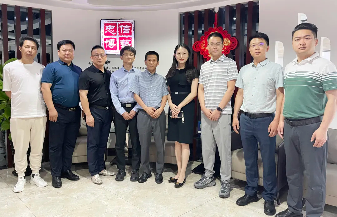 安慶市駐京聯(lián)絡處各領導一行蒞臨忠信博藝建設集團考察交流